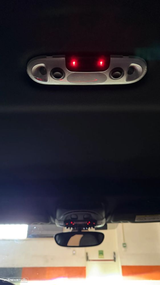 MINI 5 Portas Cooper D Auto - 44