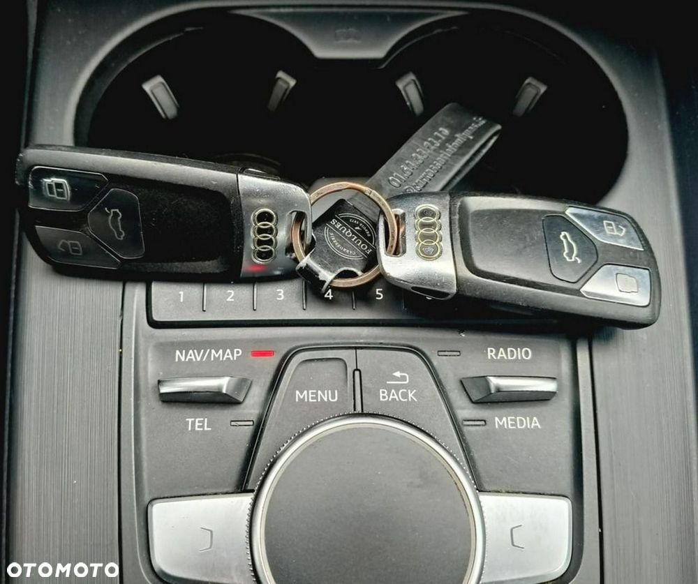 Audi A4 Limousine - 11