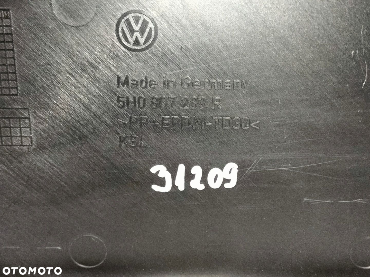 Podkładka pod tablicę rejestracyjną przód VW GOLF VIII 8 LIFT 23- - 5
