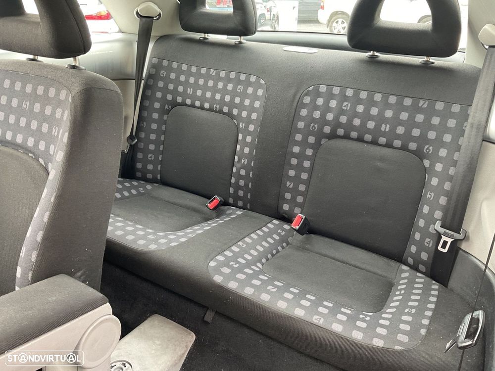 VW New Beetle 1.6 - 27