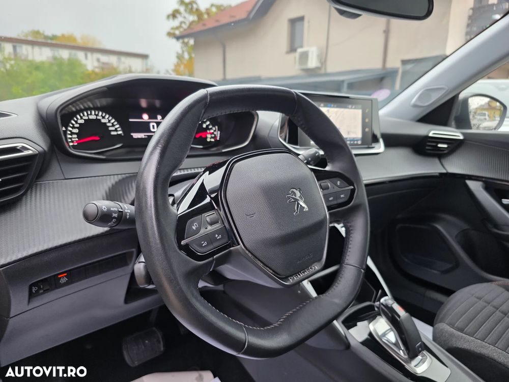 Peugeot 2008 PureTech 130 EAT8 GT - 25