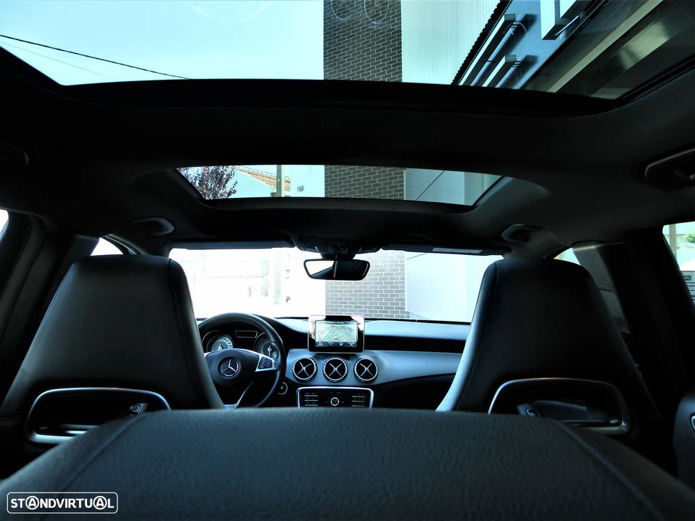 Mercedes-Benz GLA 180 d AMG Line - 16