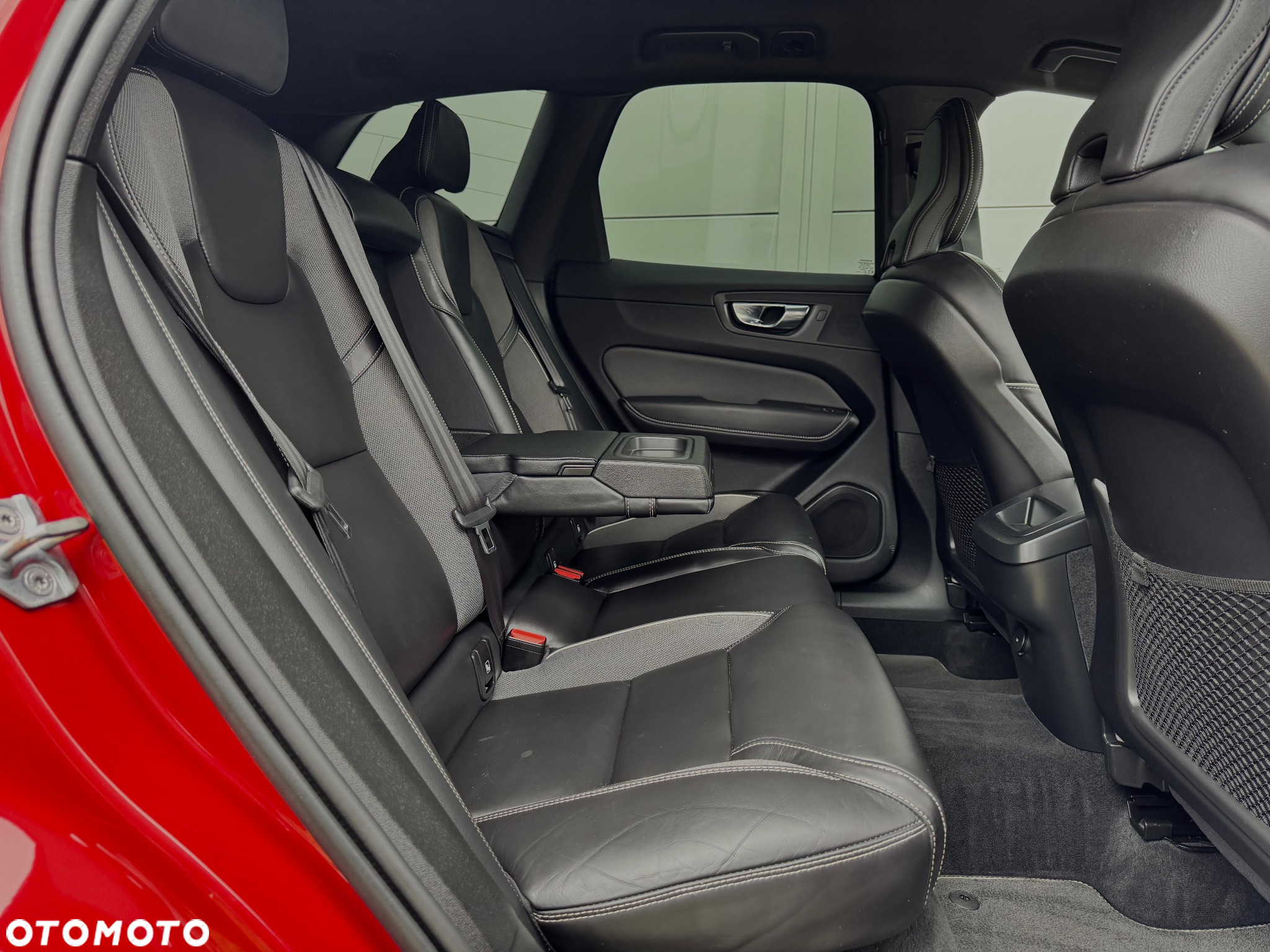 Volvo XC 60 D4 R-Design - 33