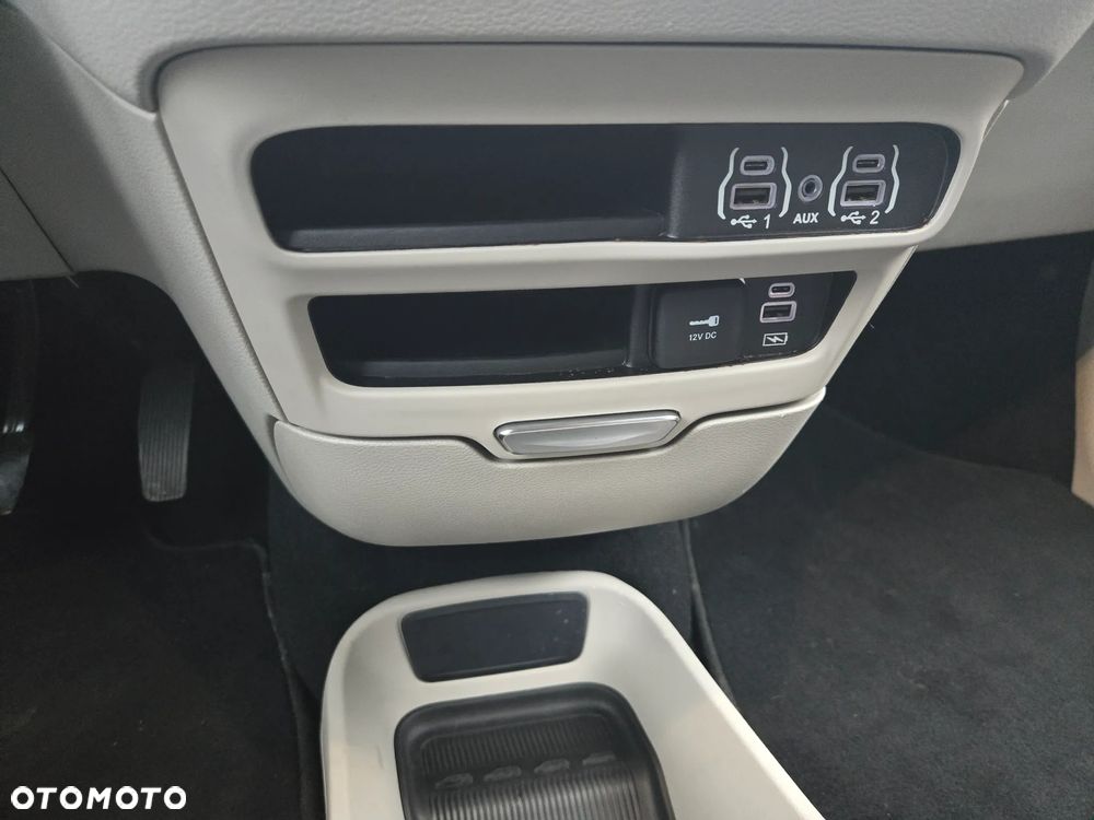 Chrysler Pacifica - 31