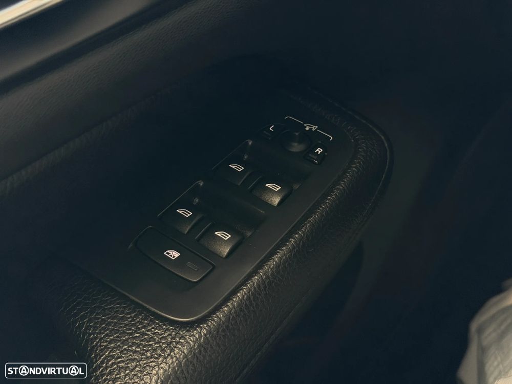 Volvo V60 2.0 T6 AWD TE R-Design - 25