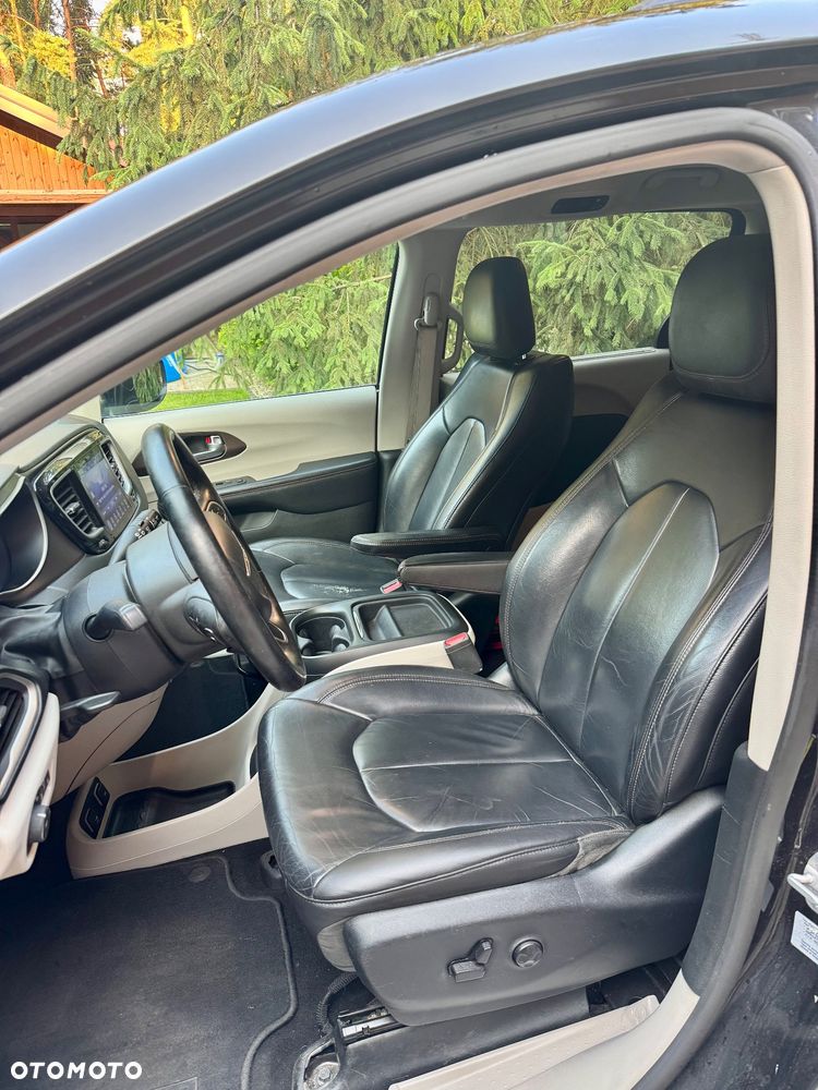 Chrysler Pacifica - 12