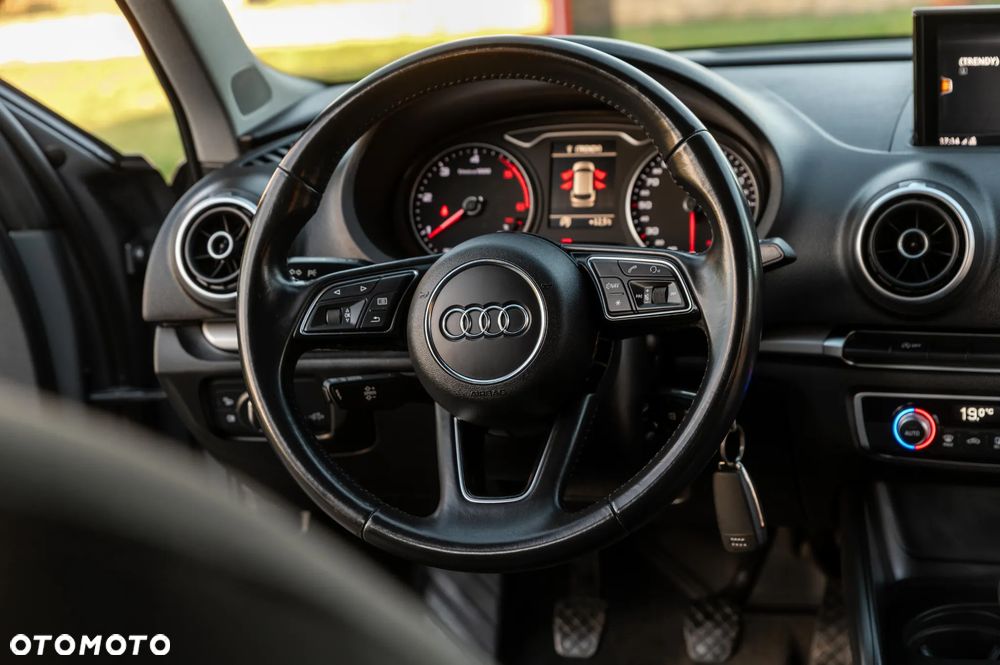 Audi A3 Sportback 1.6 TDI design - 25