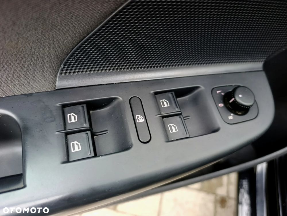 Volkswagen Golf 1.9 TDI DPF Trendline - 17