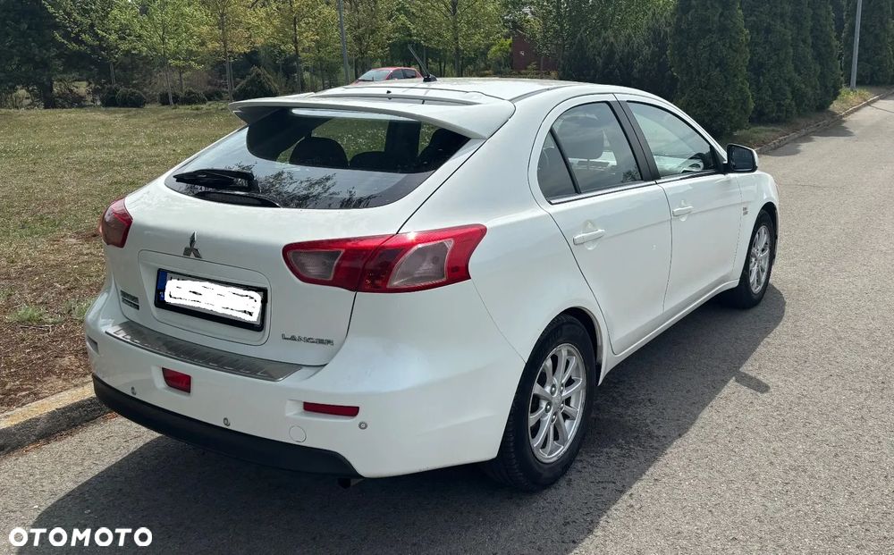 Mitsubishi Lancer 1.6 Invite - 2