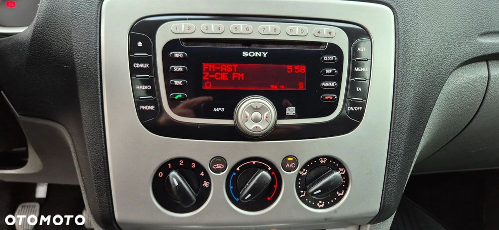 Ford Focus 1.6 16V Sport - 19