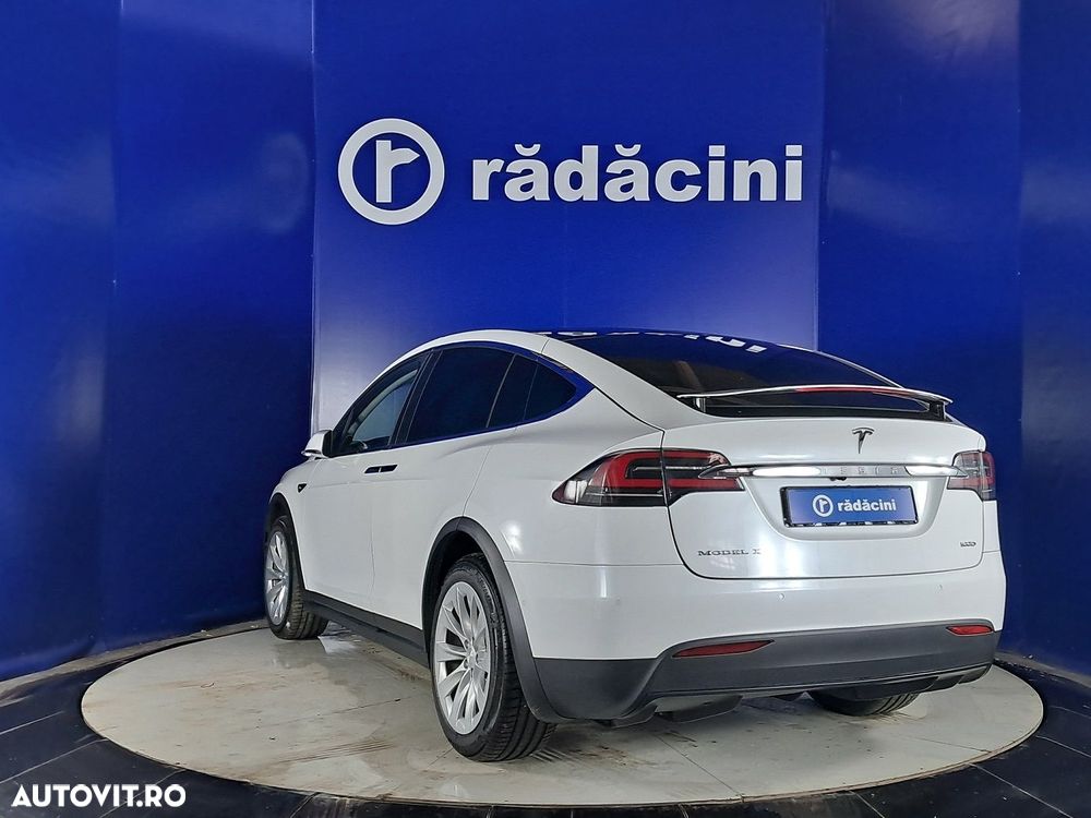 Tesla Model X - 3