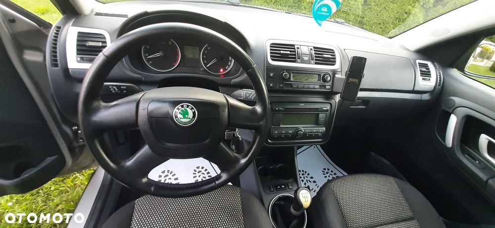 Skoda Roomster 1.6 16V Scout PLUS EDITION - 8