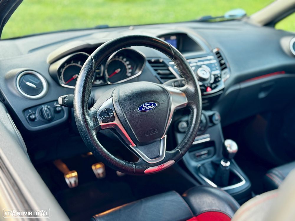 Ford Fiesta 1.6 EcoBoost c/ Pack Pele Desportiva ST — fotografia 14
