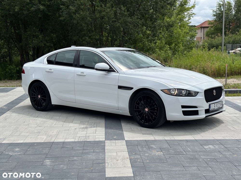 Jaguar XE 2.0 T Prestige - 12