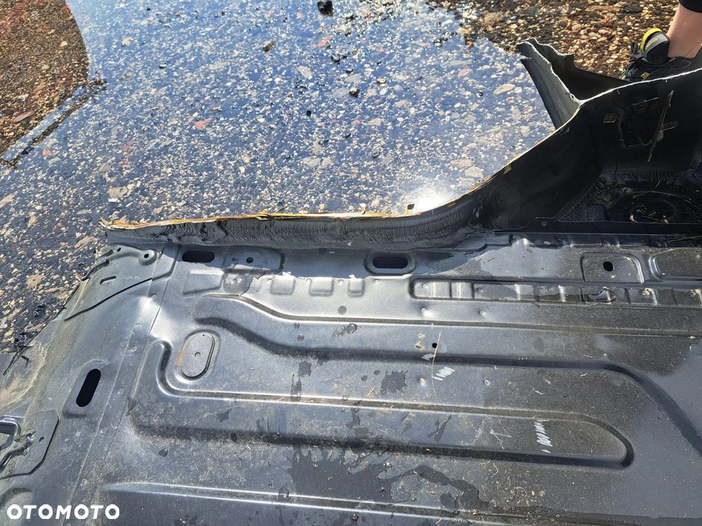 PAS TYLNY Z WANNĄ PODŁOGA DACIA DUSTER I - 2