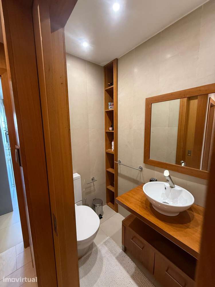 T3 com 3 Suites | Totalmente Remodelado e Mobilado | Centro de Gaia CO - Grande imagem: 4/17