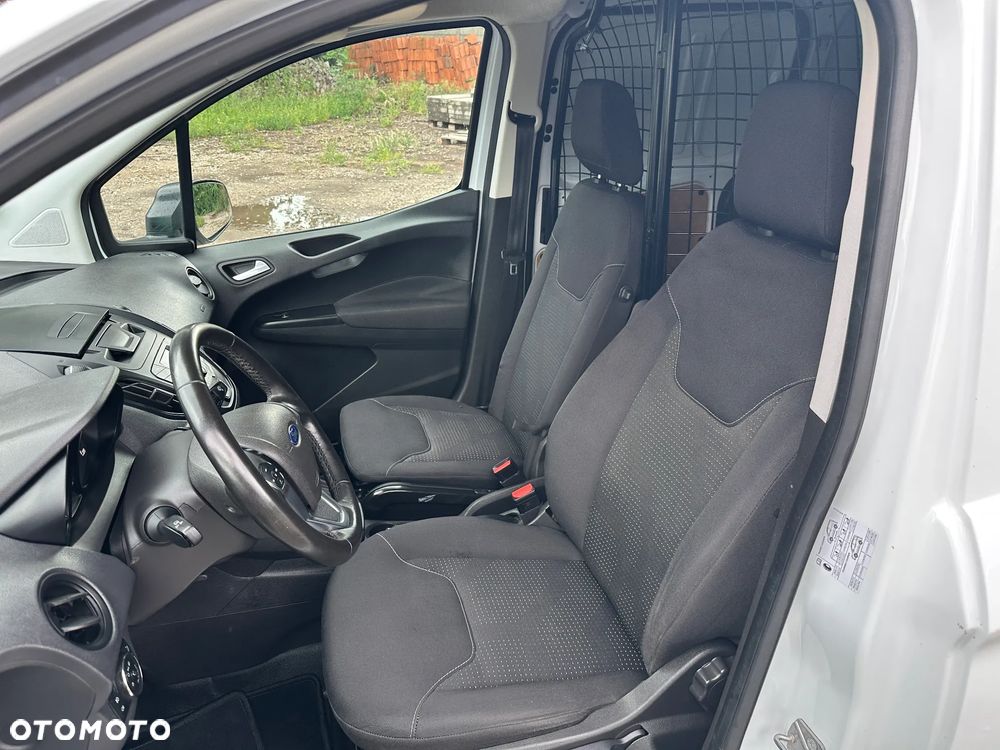 Ford Transit Courier - 11