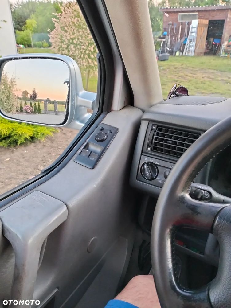 Volkswagen Multivan - 25