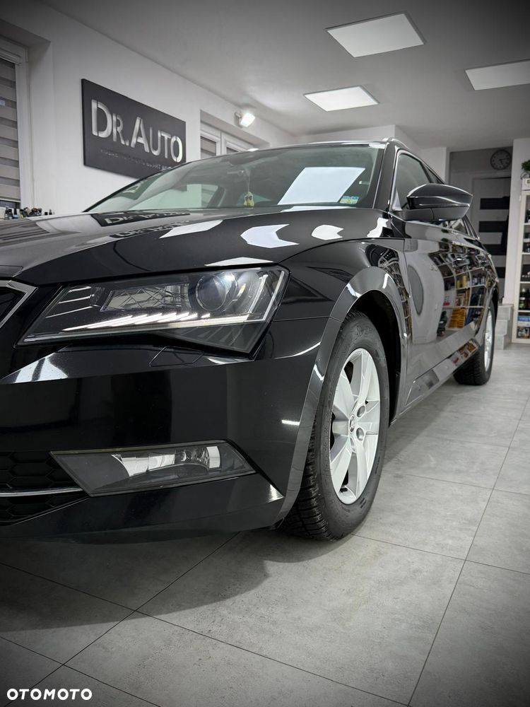 Skoda Superb 2.0 TDI DSG Ambition - 4