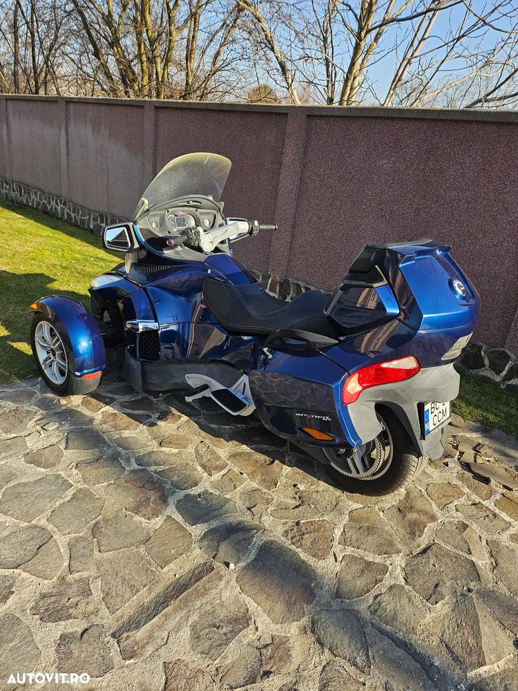 Can-Am Spyder - 1