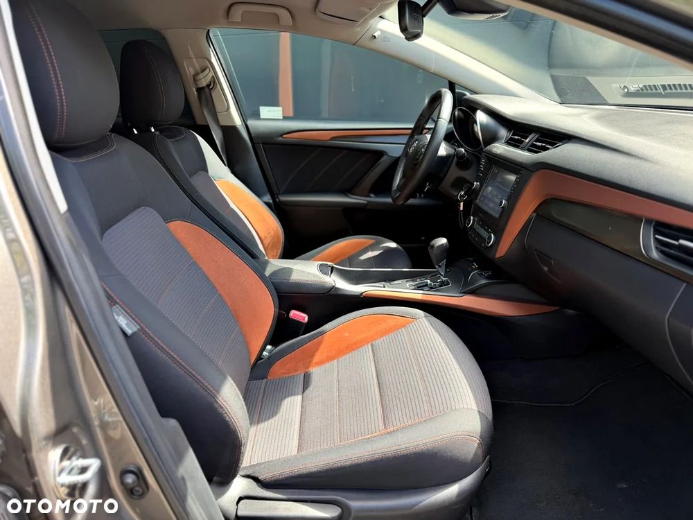 Toyota Avensis - 12