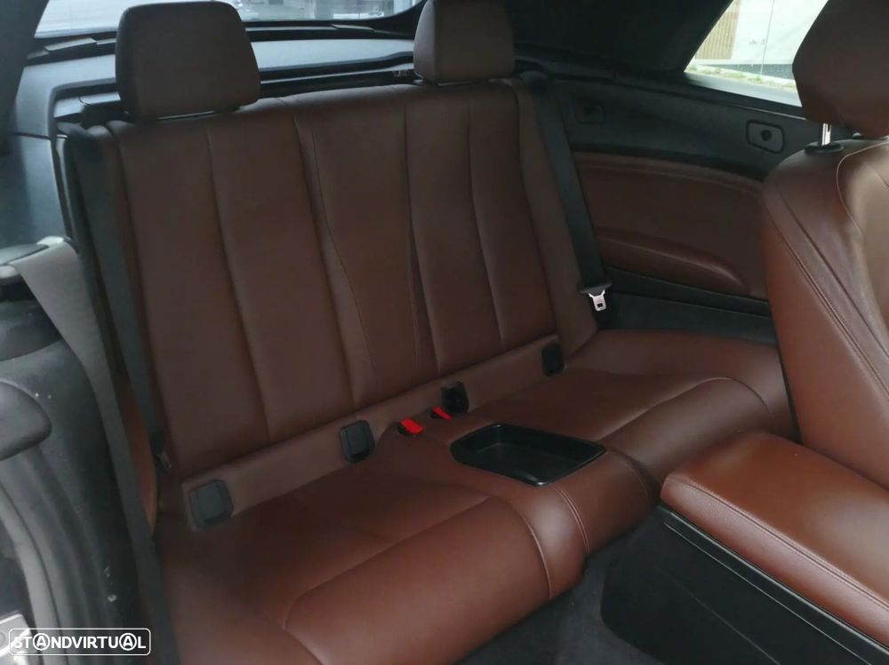 BMW 220 d Cabrio Pack M Auto - 29