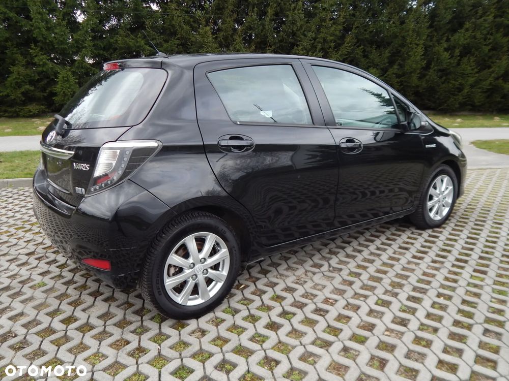 Toyota Yaris Hybrid 100 Dynamic - 8