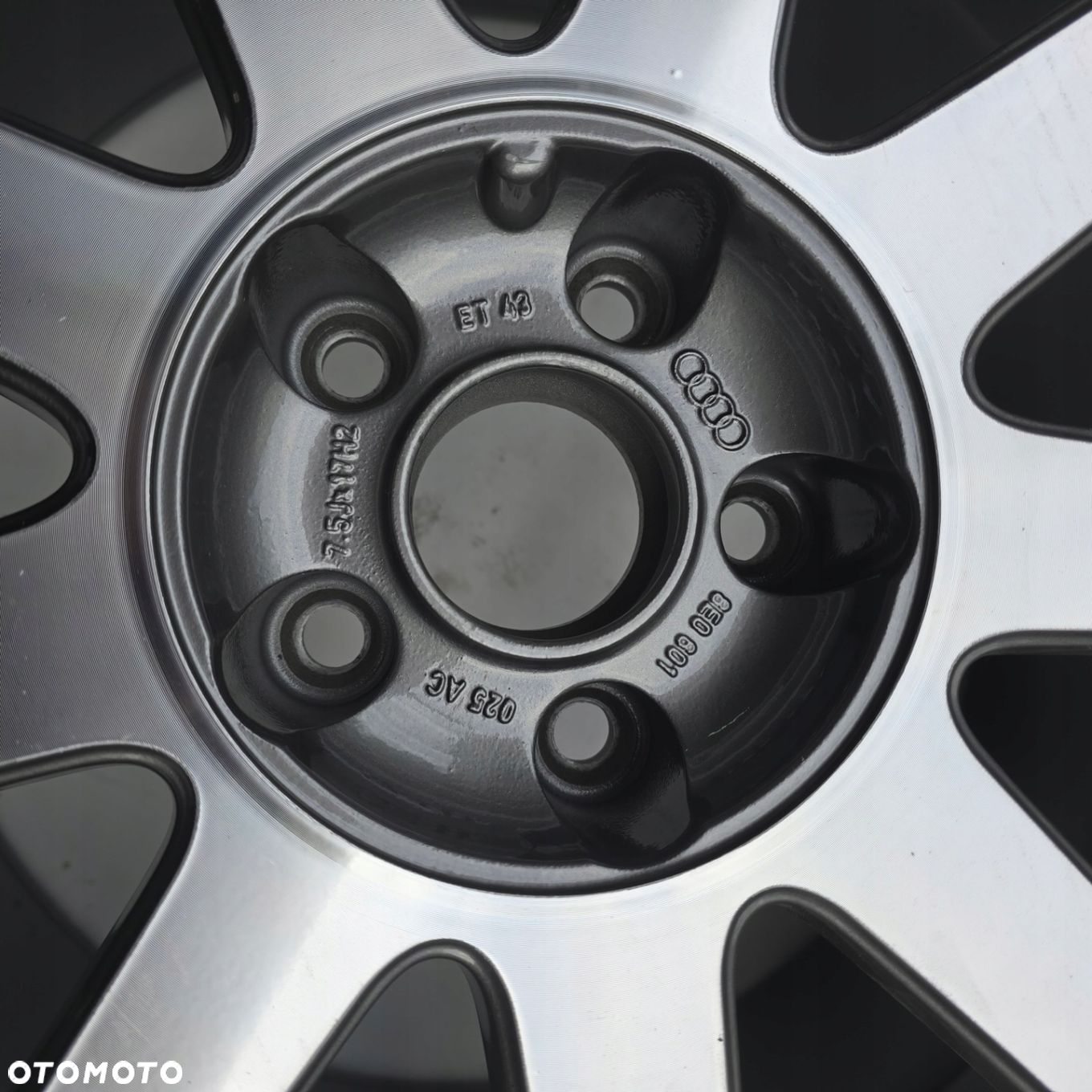 AUDI A4 B6 B7 A6 C5 C6 A3 Q3 5x112 17 ET43 4X - 8