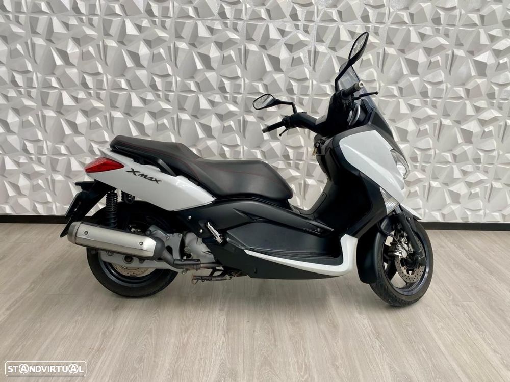 Yamaha X-Max 