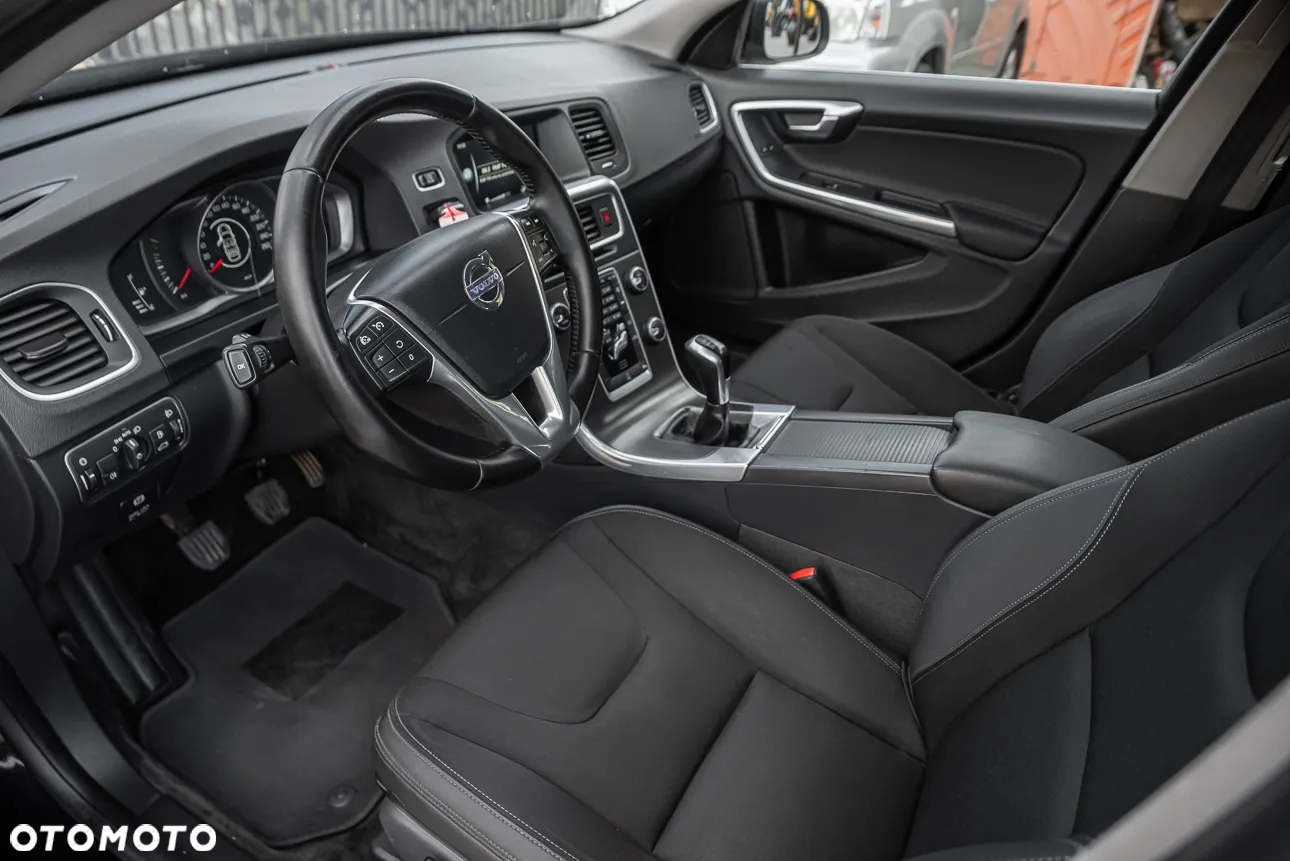 Volvo V60 D4 Momentum - 12