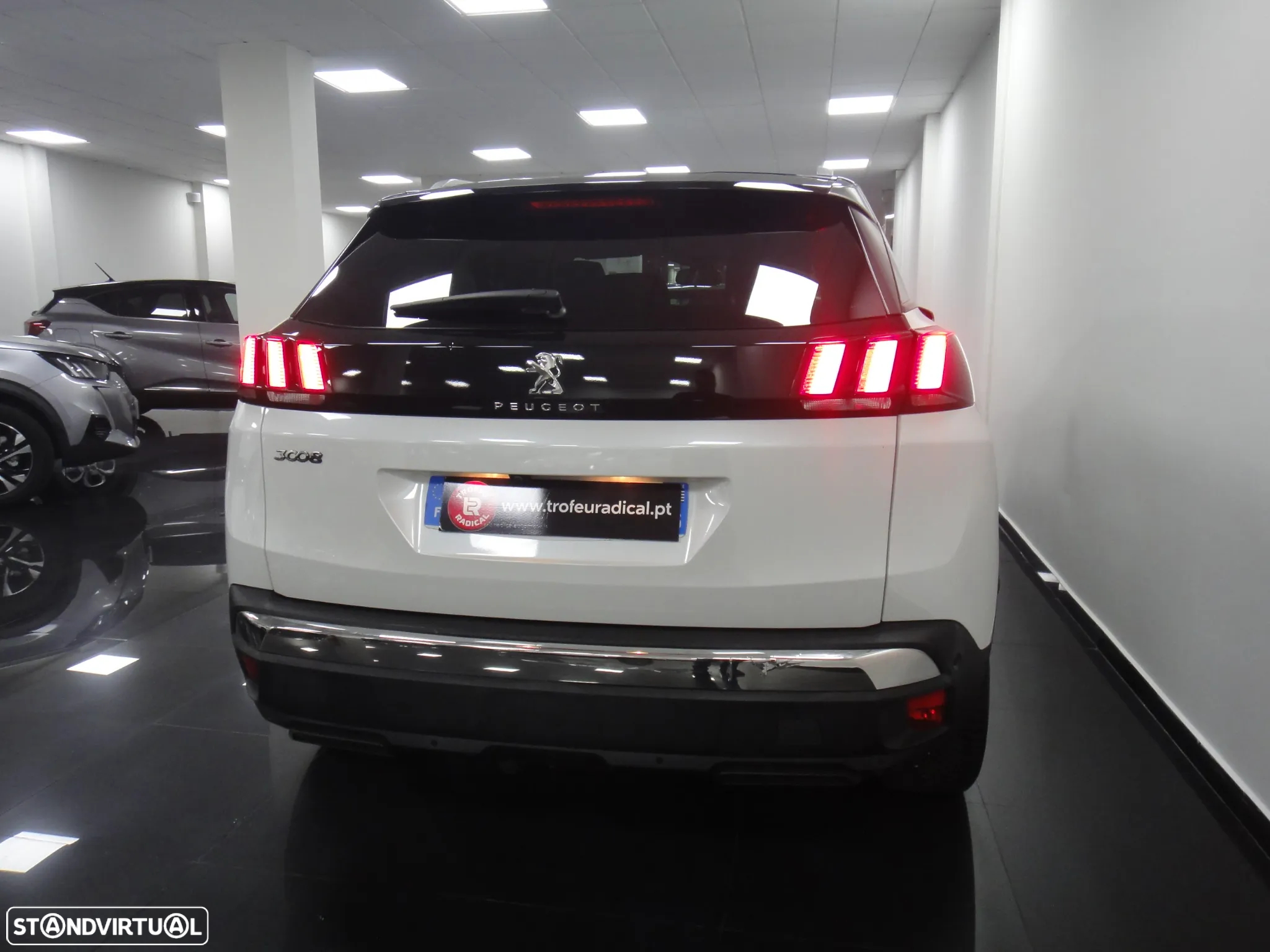 Peugeot 3008 1.2 PureTech Allure EAT8 - 8