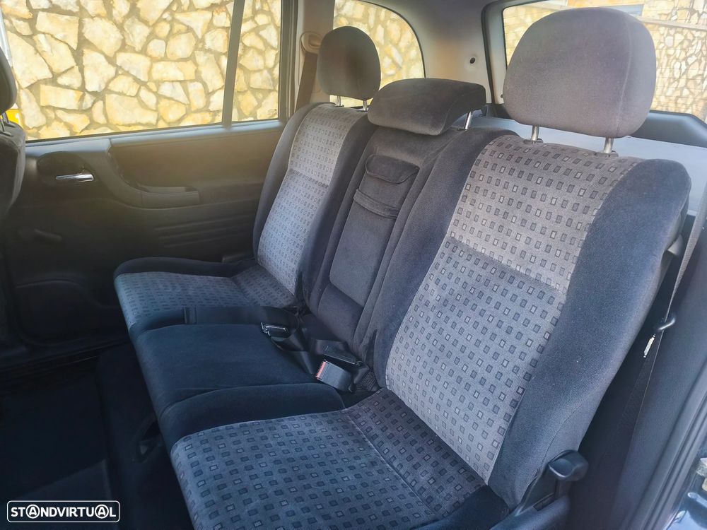 Opel Zafira 2.0 DTi - 10