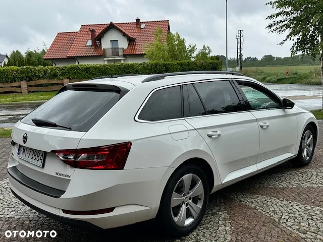 Skoda Superb Combi 2.0 TDI DSG Sportline - 4