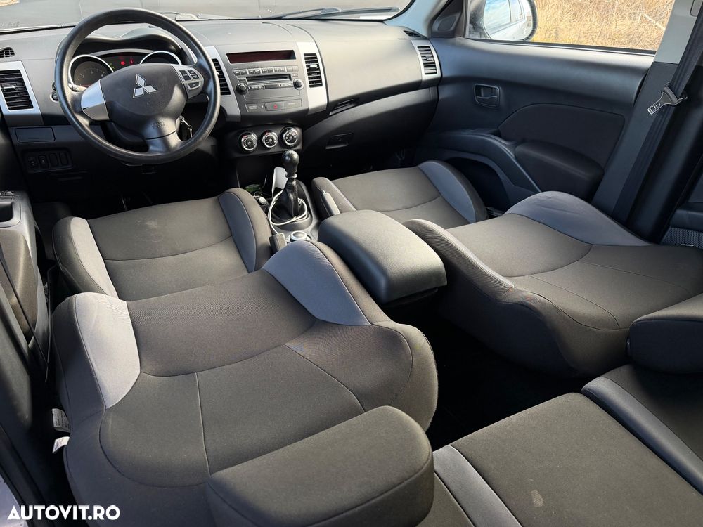 Mitsubishi Outlander - 8