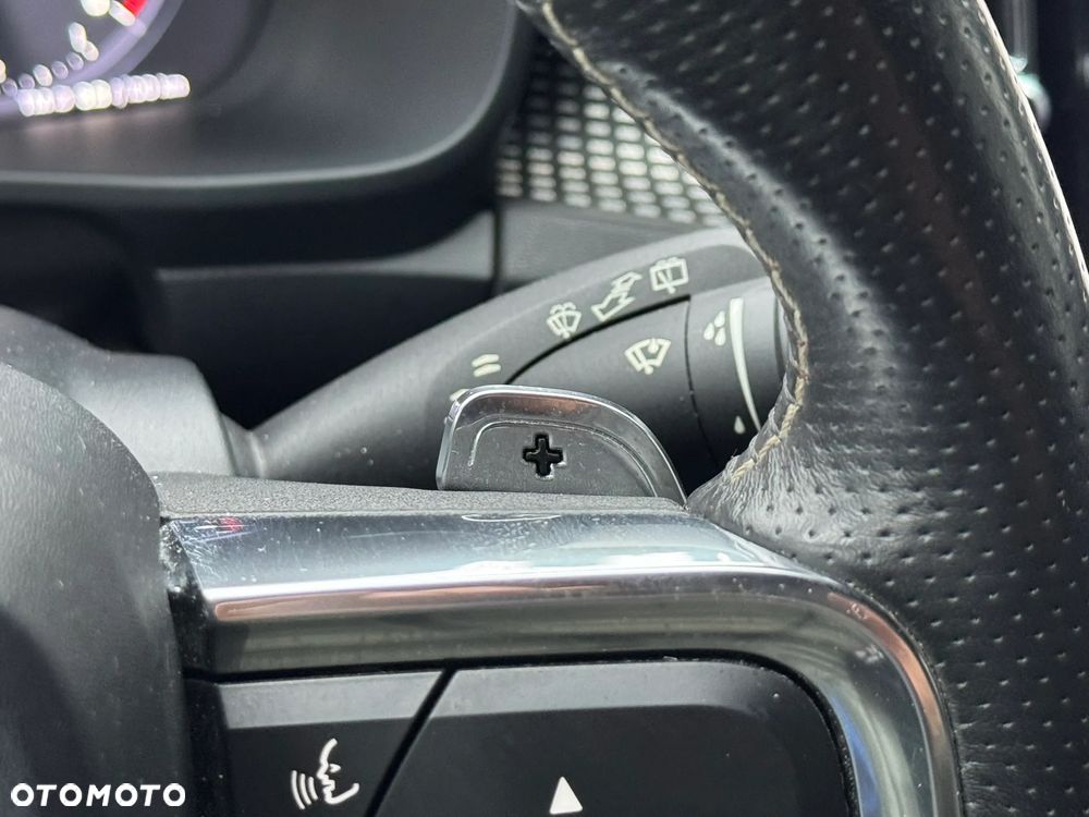 Volvo XC 40 D4 AWD Geartronic R-Design - 36