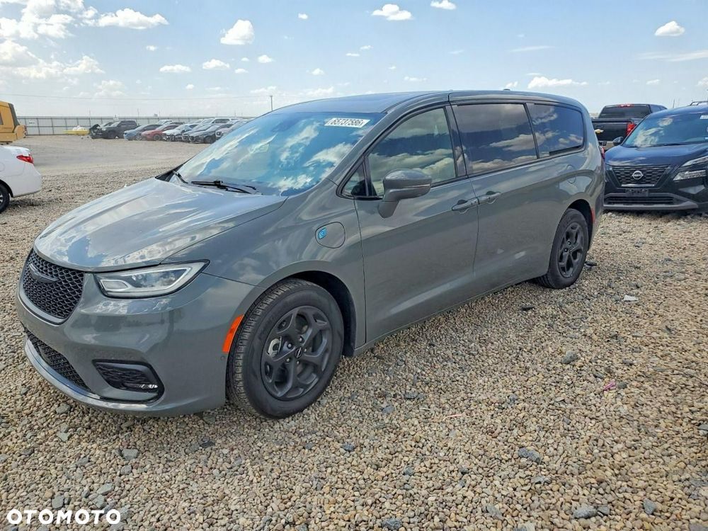 Chrysler Pacifica - 1