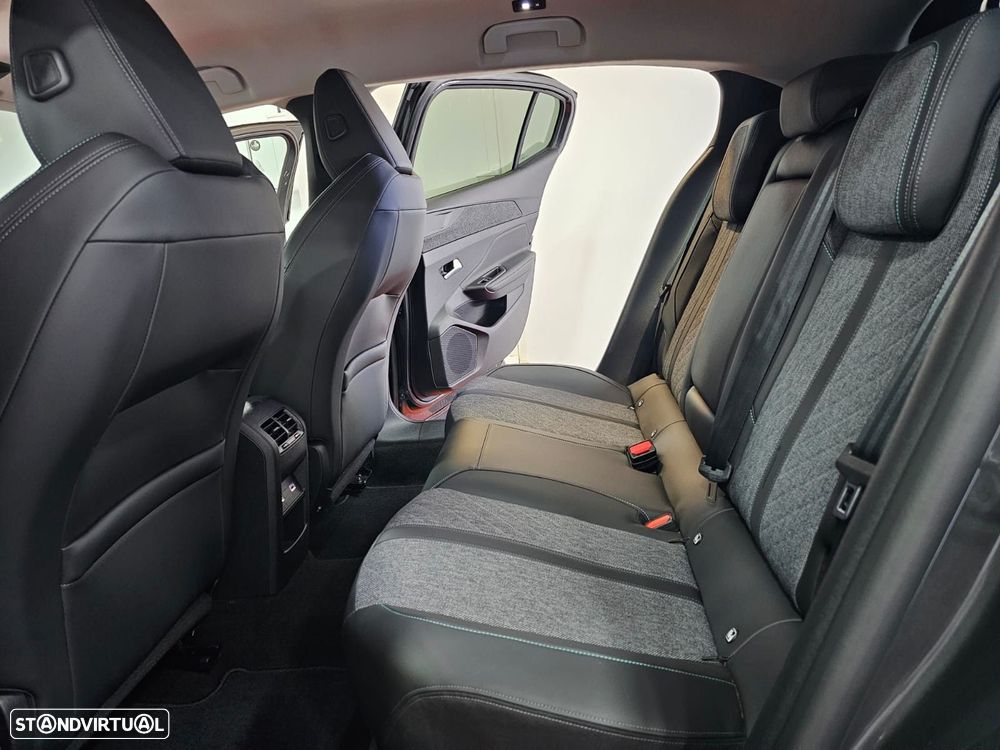 Peugeot 408 1.2 PureTech Allure EAT8 - 13