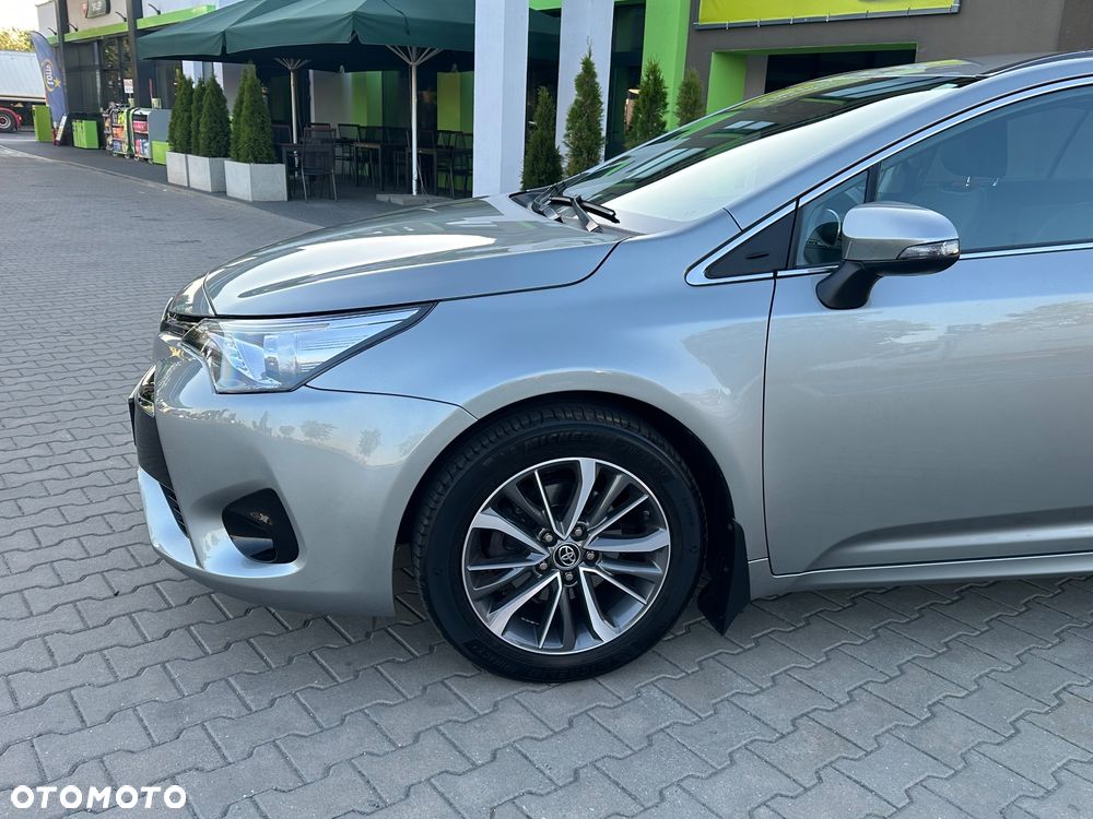 Toyota Avensis Touring Sports 1.8 Comfort - 2