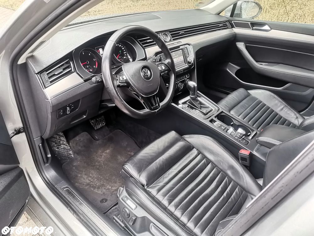 Volkswagen Passat 2.0 TDI Bi-Turbo BMT 4Mot Highline DSG - 9