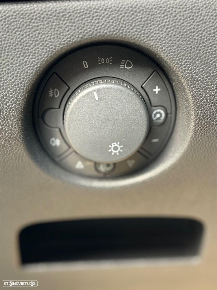 Opel Corsa 1.2 CMON - 9