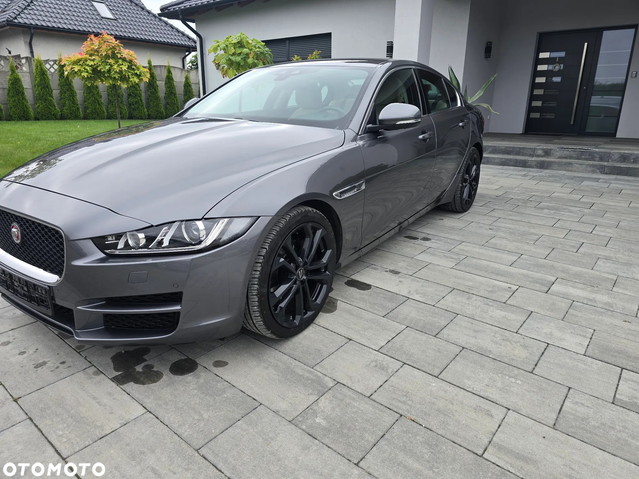 Jaguar XE 20d Prestige - 3