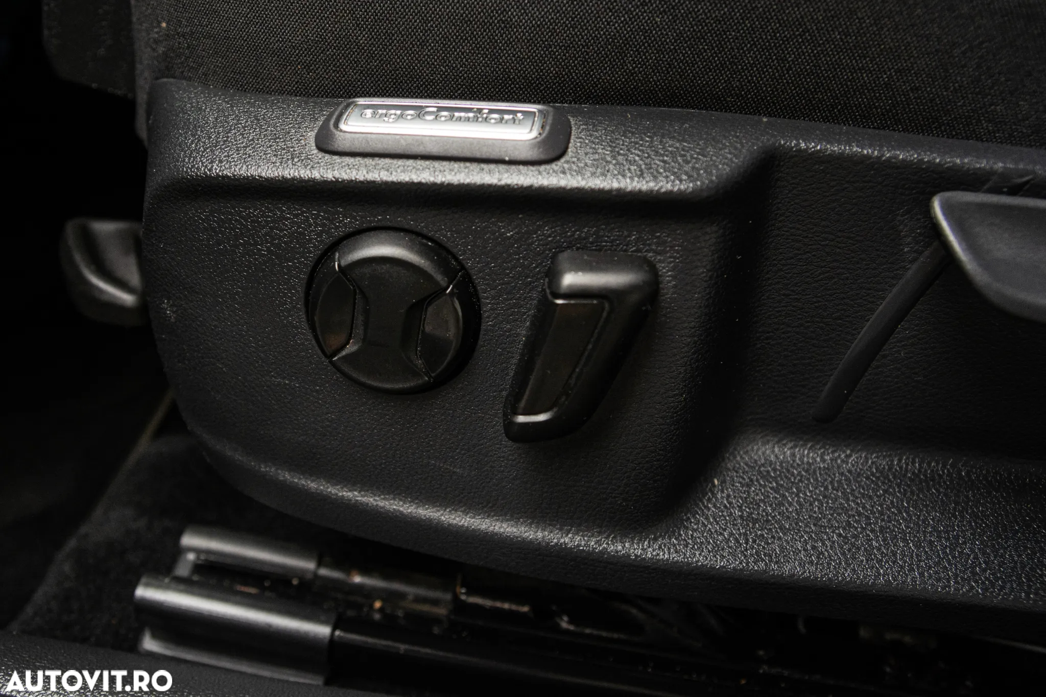 Volkswagen Passat 2.0 TDI DSG Comfortline - 32