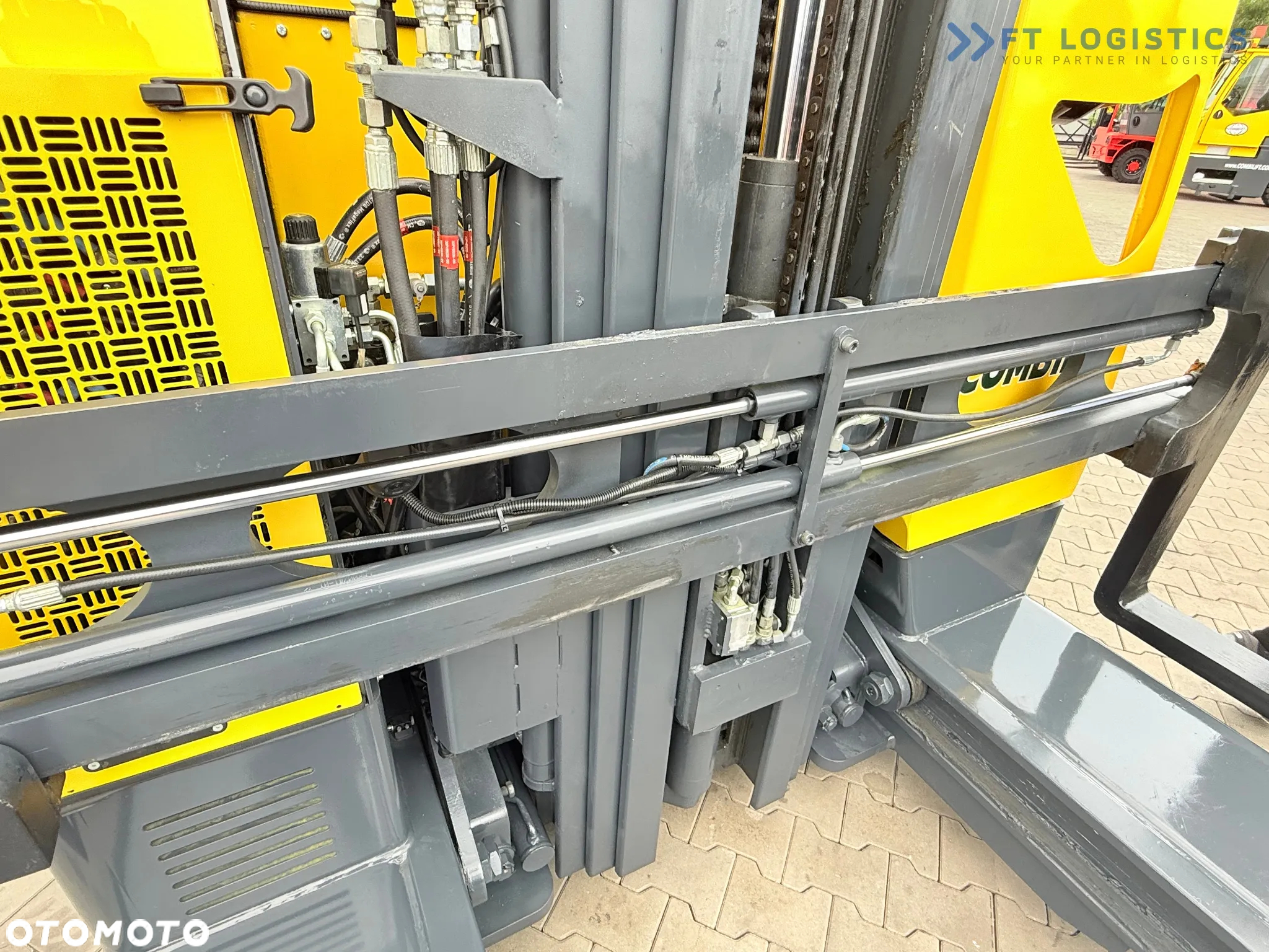 Combilift MR / ELEKTRYCZNY / TRIPLEX - 6000MM / WOLNY SKOK / SZEROKI POZYCJONER / PRZESUW WIDEŁ / JEDYNIE 1400MTH / JAK NOWY - 24