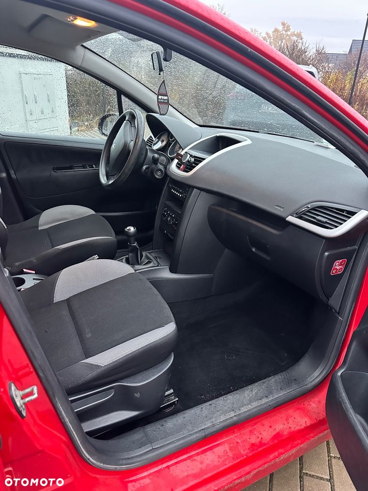 Peugeot 207 - 11