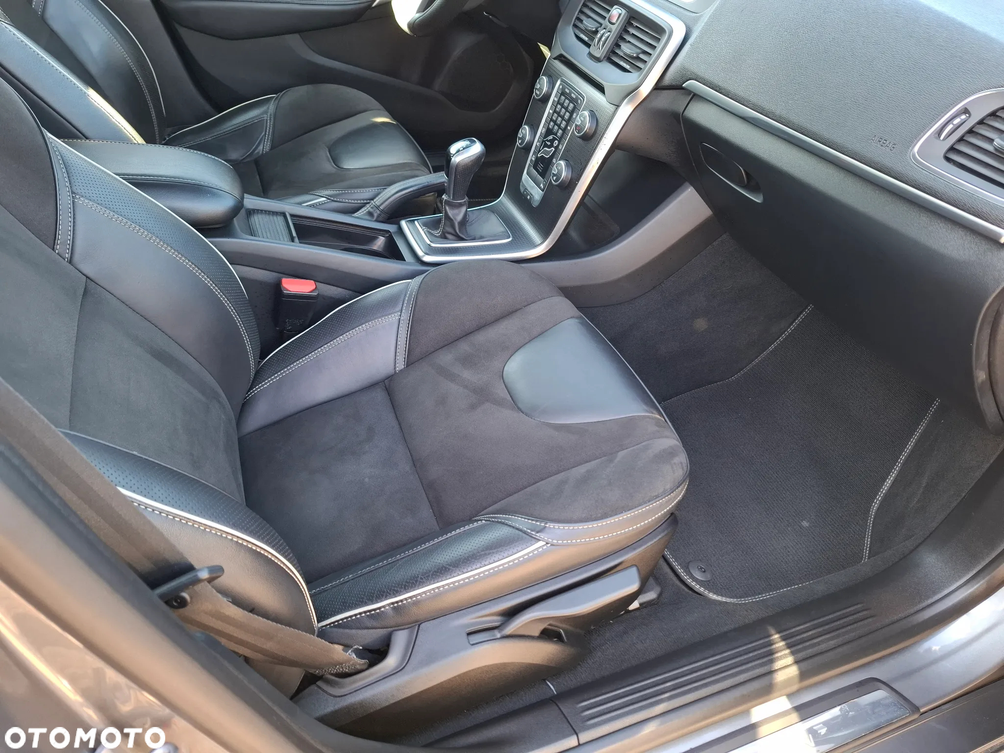 Volvo V40 D2 Drive-E R-Design Kinetic - 35