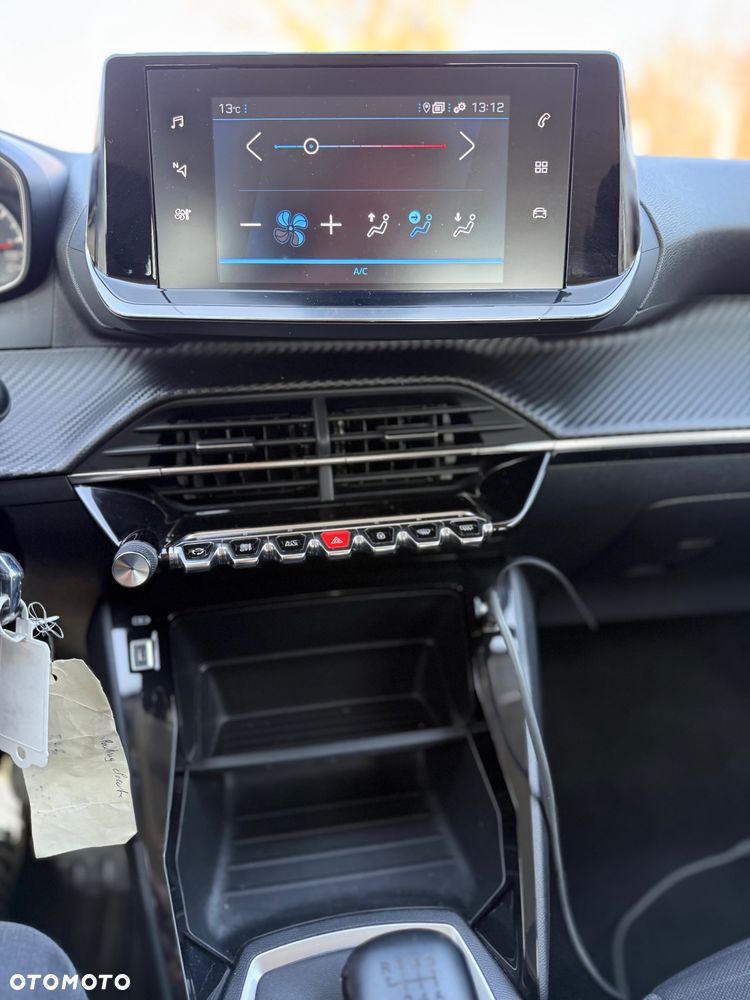 Peugeot 208 - 23