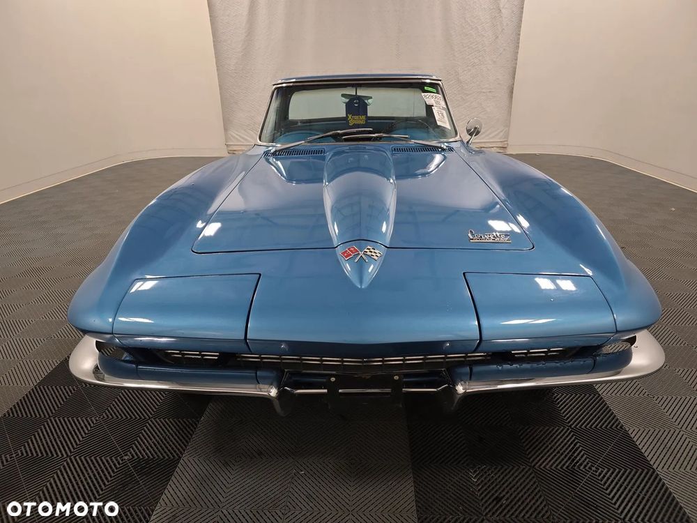 Chevrolet Corvette - 2