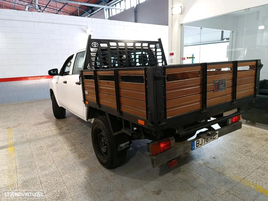 Toyota Hilux 2.4 D-4D 4WD CD CH - 2