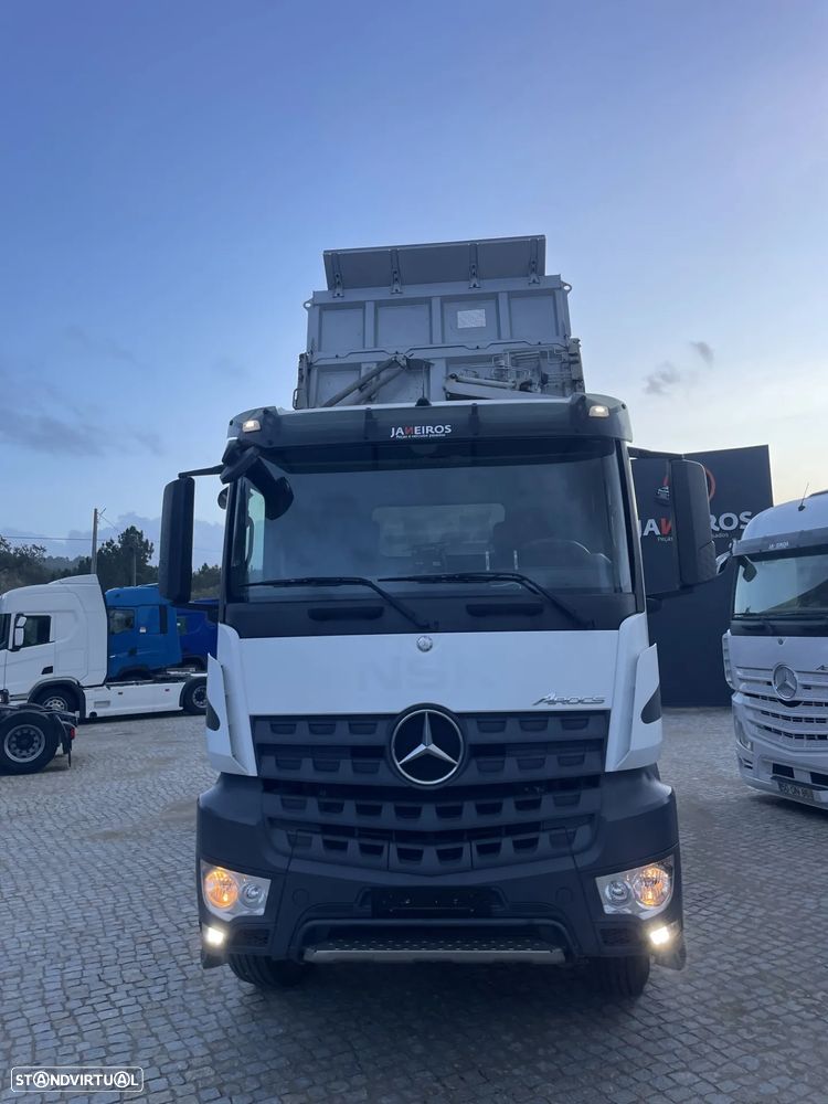 Mercedes Benz Arocs 3243 / 8x4 - Basculante - 2