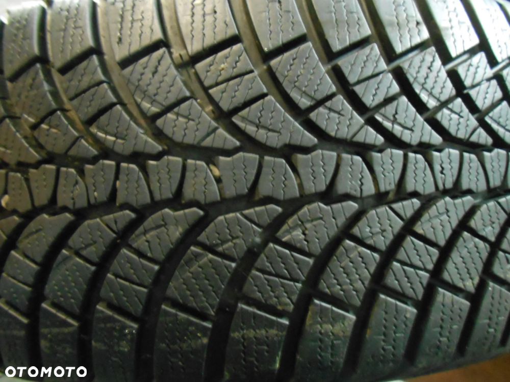 OPONA POJEDYNKA 245/55R17 KUMHO WINTER CRAFT WP71 DOT 2622 8MM - 2
